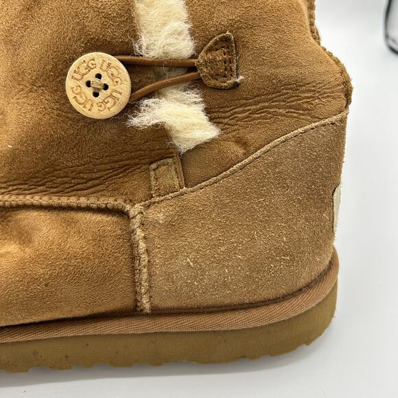 UGG Australia Bailey Button 1873 Chestnut Suede Sheepskin Lined Boots Size 6 - Picture 11 of 16